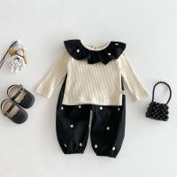 ราคา ชุดเด็กเล็กฤดูใบไม้ร่วงและเด็กผู้หญิงคนแรกเกิดเสื้อแขนยาวคอเสื้อลายทางสีกากี ลูกไม้สีขาวตกแต่งกางเกงขายาวสีดำเสื้อผ้าเด็กอายุ1 3ปี (23520965365)