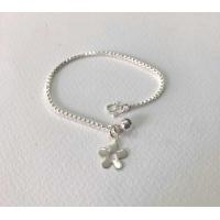 ราคา สร้อยข้อมือลายอิตาลีห้อยจี้ดอกไม้เงินแท้925 เครื่องประดับเงินแท้ (23680725634)