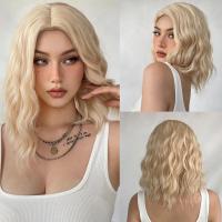 ราคา วิกผมหยักสั้นสีทองวิกผมสังเคราะห์สีบลอนด์ธรรมชาติสำหรับผู้หญิงวิกผมกลางทนความร้อนสำหรับคอสเพลย์ทุกวัน (23958717548)