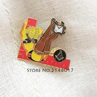 ราคา เข็มกลัดเคลือบอ่อน Freemason และเข็มกลัดลอดจ์สีบลอนด์ Pin Up โมเดลสาวเซ็กซี่มีปกสีเหลืองสีแดง (23407350595)