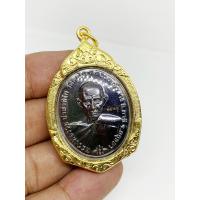 ราคา จี้พระ หรียญรุ่นชนะจน หลวงพ่อรวย วัดตะโก ปี 2556 เหรียญทองแดงมันปู พร้อมเลี่ยมกรอบทองไมครอน (22610192517)