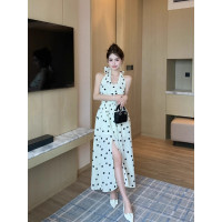 ราคา white july พร้อมส่ง ชุดเดรสผู้หญิง เดรสแซ่บๆ ชุดเดรสคอวีผูกโบว์ลายจุดสไตล์ย้อนยุค (23886545399)