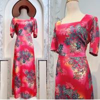 ราคา เดรสยาวทรงคอเหลี่ยมแขนกระบอกผ้าชีฟองและซาตินแคนดี้ลายดอกไม้สวยงามมาก (24236653242)