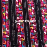 ราคา ลายปักอาข่าด้วยจักร ลายขนาด 1 2 นิ้ว ตัดแบ่งขายต่อเมตร ใช้ตกแต่ง เสื้อผ้า กระโปรง กางเกง ใส่ออกงานได้สวยเก๋ ไม่ซ้ำใคร พร้องส่งจากไทย (21090038128)