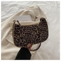 ราคา กระเป๋าสะพายข้างผ้าใบทรงสี่เหลี่ยมเล็กสไตล์เกาหลีสำหรับฤดูใบไม้ร่วงและฤดูหนาว ปิดด้วยซิป กระเป๋าสะพายข้างแบบลำลองสำหรับผู้หญิง กระเป๋าผ้าลายเสือดาว (23443111046)