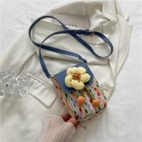 ราคา กระเป๋าสะพายข้างผ้าใบปักลายดอกไม้สไตล์ย้อนยุคแบบสะพายข้างแฟชั่นสำหรับผู้หญิง กระเป๋าใส่โทรศัพท์มือถือขนาดเล็กแบบผ้าฝ้าย (22040926632)