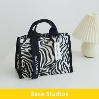 ราคา กระเป๋าผ้าใบลายสก็อตขนาดใหญ่สำหรับผู้หญิง กระเป๋าถือแบบสะพายไหล่ กระเป๋าเดินทางแบบลำลอง กระเป๋าผ้าใบสไตล์ยุโรปและอเมริกัน (23831657443)