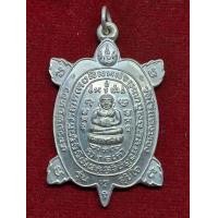 ราคา เหรียญเต่าหลวงปู่หลิว รุ่น สุขใจ วัดไร่แตงทอง จ นครปฐม ปี 2537 (22600999460)