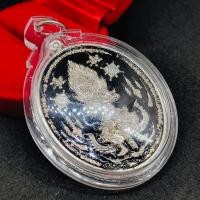 ราคา ท้าวเวสสุวรรณ มหาเศรษฐีพันล้าน เนื้อกะไหล่เงินลงยาสีดำ หลวงปู่อุดมทรัพย์ เลี่ยมกรอบกันน้ำอย่างดี เหรียญนี้มีความสวยงาม (21895040807)