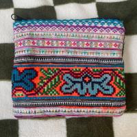 ราคา กระเป๋าใส่สตางค์ชาวเขา กระเป๋าเงินผ้าปักทอ ใช้ใส่ธนบัตร และเงินเหรียญ Coin Purse กระเป๋าตังค์ใส่เงินเหรียญ กระเป๋าตังค์ใส่เหรียญ กระเป๋าคตังค์ใบเล็ก งานปักมือ (18281025245)