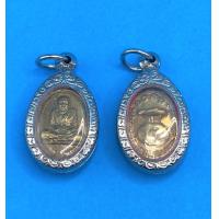 ราคา เหรียญหลวงปู่ทวด รวย มหาลาภ เนื้อทองฝาบาตร เลี่ยมกรอบลายสแตนเลสแต่งลาย (15333831098)