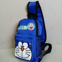 ราคา diagonal backpack เป้คาดอก กระเป๋าคาดอก ใช้ได้ทั้งเด็ก ผู้ใหญ่ ตัวกระเป๋าสูง 10 นิ้ว ผ้ากันน้ำ ลาย โดเรม่อน Doraemon สีน้ำเงิน (407523792)