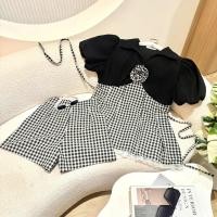 ราคา พร้อมส่ง ชุดเซตสั้นทรูโทน เสื้อทรงยาวแขนบอลลูนผ้าคอทตอนลายสก็อตช่วงบนแต่งผ้าครัชคอปกแต่งดอก3D กางเกงลายสก็อตเอวเรียบสม็อคหลัง A6672 (24507724434)