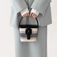 ราคา กระเป๋าถือทรงถังแบบสะพายข้าง กระเป๋าถือทรงถังสไตล์ย้อนยุคที่ใช้งานได้หลากหลายสำหรับเดินทาง กระเป๋าสะพายข้างแบบลำลองสำหรับวัยรุ่น (24449013974)