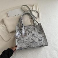 ราคา กระเป๋าสะพายไหล่ผู้หญิงปักลายหรูหรา กระเป๋าถือทรงสี่เหลี่ยมกลวงแบบลำลอง กระเป๋าสะพายข้างสำหรับเด็กและเยาวชน (23316539192)