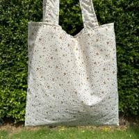 ราคา กระเป๋าผ้าลายดอกไม้เล็กๆ ทรงเหลี่ยมๆ (19531980503)