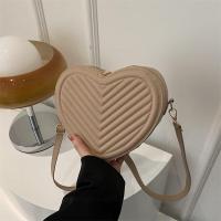 ราคา กระเป๋าสะพายข้างรูปหัวใจทรงเรขาคณิตแบบลำลองสำหรับผู้หญิง กระเป๋าสะพายข้างสไตล์เกาหลี สไตล์ใหม่ ฤดูใบไม้ผลิ 2024 กระเป๋าสะพายข้างทรงเรขาคณิตสีพื้น (22265827636)