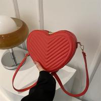 ราคา กระเป๋าสะพายข้างรูปหัวใจทรงเรขาคณิตแบบลำลองสำหรับผู้หญิง กระเป๋าสะพายข้างสไตล์เกาหลี สไตล์ใหม่ ฤดูใบไม้ผลิ 2024 กระเป๋าสะพายข้างทรงเรขาคณิตสีพื้น (22265827635)