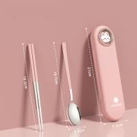 ราคา ชุดช้อนส้อม ตะเกียบ พร้อมกล่องบรรจุ ช้อนกินข้าว ตะเกียบพกพา ชุดช้อนส้อม กล่องใส่ช้อนลายการ์ตูน มี 2 สีให้เลือก เป็นของชำรวย เครื่องใช้บนโต๊ะอาหาร (23435721063)