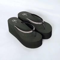 ราคา ns พร้อมส่ง รองเท้าแตะหูหนีบ พื้นโฟม ส้นสูง 3 นิ้ว น้ำหนักเบา ใส่สบาย มีสายเพชร สายโซ่เงิน สาย PVC (22064734955)