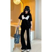 ราคา JZ ชุดเซ็ต 2 ชิ้นผ้าวูลเวฟอย่างดี เสื่อโอเวอร์ไซด์สกีนลายบรา ปักโบว์ กางเกงขายาวขาม้าแต่งแถบ 3 เส้น น่ารักมากๆ (23251213646)