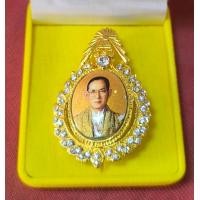 ราคา เข็มกลัดในหลวง รัชกาลที่ 9 เข็มที่ระลึก พระบรมฉายาลักษณ์ ร 9 เข็มกลัดล้อมเพชร พร้อมกล่อง (23821146237)