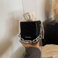 ราคา กระเป๋าสะพายข้างทรงกล่องขนาดเล็กสำหรับผู้หญิง สายโซ่เงิน กระเป๋าใส่โทรศัพท์มือถือ กระเป๋าสะพายข้างแบบสะพายไหล่ข้างเดียว (24303374799)