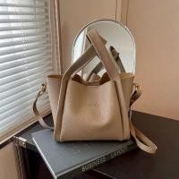 ราคา กระเป๋าสะพายข้าง รุ่น Lena งานทรงถังหนังเเบบใหม่มี 4 สี ดำ ขาว ครีม น้ำตาลมาพร้อมสายสะพาย ใช้งาน 2 เเบบ (24263608217)