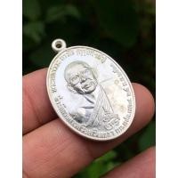 ราคา เหรียญท้าวเวสสุวัณ เนื้อเงิน หลวงพ่อฤาษีลิงดำ วัดท่าซุง เหรียญด้านหน้าเป็นรูปหลวงพ่อฤาษีลิงดำ จังหวัดอุทัยธานี ด้านหลังเป็นรูปท่านท้าวเวสสุวัณ เหรียญเป็นเนื้อเงินซึ่งจัดสร้างน้อยมากๆ และเป็นบล็อคอินทน