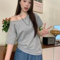 ราคา What s up IT เสื้อยืดแขนสั้นสีเทาปาดไหล่ ทรงหลวมพื้นฐานคอเปิดไหล่ข้างเดียว รูปแบบใหม่สำหรับฤดูร้อน หลวม สวมใส่สบาย 2867 Women Clothing (24223494130)