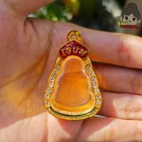 ราคา จัดส่งเร็ว กรอบพระปิดตา กรอบพระชุบทองล้อมเพชรลงยา ใส่ปิดตาหลวงปู่เอี่ยม กว้าง2 3 สูง3 0ซม ขนาดจอกระจก มีห่วงและยางรองแถมให้พร้อมใส่ (23042487833)