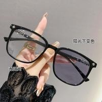 ราคา แว่นสายตาสั้นเปลี่ยนสีป้องกันแสงสีฟ้าสำหรับผู้หญิงผู้ชายแว่นสายตาสั้นกันแดดนักเรียนที่มีสายตาสั้นสายตาสั้น 75 125 175 225 (24109466954)