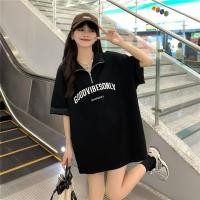 ราคา TZY เสื้อยืด แขนสั้น ผู้หญิง คอปก ลายสกรีนแต่งซิปที่ด้านหน้า มาพร้อมกัน 2 สี ดำ และ ขาว เป็นสีคลาสสิคที่สาวๆเลือกมากที่สุด อินเทร์นกำลังฮอตฮิตพร้อมส่ง (23688595045)