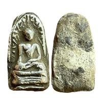 ราคา พระอานุภาพของพระรอด มีความเชื่อกันว่า พระรอด มีความศักดิ์สิทธิ์ หรือความขลังในด้านแคล้วคลาด ปราศจากภัยอันตราย และความวิบัติต่างๆ มีเสน่ห์เมตตามหานิยม ได้ลาภผล และคงกระพันชาตรี เนื้อบุเงินค่ะ (18907159