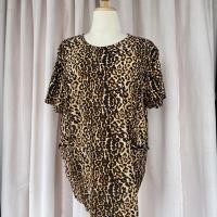 ราคา ราคาเด็ด เสื้อลายเสือ สาวอวบอก 54 นิ้ว มีกระเป๋า 2 ข้าง (9609601034)