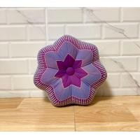 ราคา หมอนฟักทองลายขิด ขนาด 30x30x8 เซนติเมตร หมอนรับไหว้ ของชำร่วย OTOP ยโสธร (21577015043)