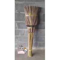 ราคา ไม้กวาดทางมะพร้าวแบบตัดปลาย ความยาว130ซ ม ทายางมะตอย5ด้าม ราคาประหยัด (22628837828)