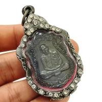 ราคา ฟรีรูปถ่าย เหรียญเสมาหลวงปู่ทิม เนื้อนวะโลหะ เลี่ยมเลสเงินเก่า เป็นเหรียญที่ระลึกฉลองครบรอบปี 2518 (21737335465)