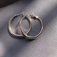 ราคา S925 ต่างหูห่วงขนาดใหญ่เงินแท้ โอเวอร์ไซส์ ทันสมัย อินเทรนด์ เครื่องประดับหูวงกลมกลมสําหรับผู้หญิงโลหะผสมชุบทองชุบ (22318239187)