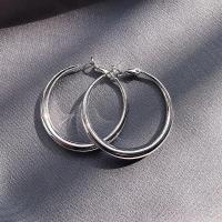 ราคา S925 ต่างหูห่วงขนาดใหญ่เงินแท้ โอเวอร์ไซส์ ทันสมัย อินเทรนด์ เครื่องประดับหูวงกลมกลมสําหรับผู้หญิงโลหะผสมชุบทองชุบ (22318239188)