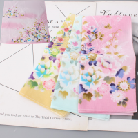 ราคา ผ้าเช็ดหน้าลายดอกไม้จันทน์สไตล์ญี่ปุ่นผ้าฝ้ายแท้บางสำหรับฤดูร้อน ผ้าเช็ดหน้าสี่เหลี่ยมสำหรับพาหนะ ของขวัญธุรกิจ ผ้าเช็ดหน้าแบบพกพา (24531698465)