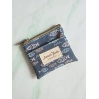 ราคา กระเป๋าใส่เหรียญมีซิปปิด มีช่องเสียบบัตรด้านหน้า และด้านหลัง มีหลายลายให้เลือก วัสดุผ้าเคลือบกันน้ำแบบเนื้อด้าน แบรนด์ Sandwich Garden กว้าง 10 0 เซนติเมตร สูง 8 0 เซนติเมตร (24136779025)