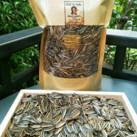 ราคา เมล็ดทานตะวันอบพร้อมทาน รสชาติหอมหวานอร่อย เม็ดใหญ่เกรดเอ บรรจุถุงละ 500 กรัมในถุงซิบล็อค (862462938)