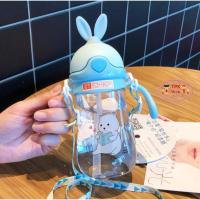 ราคา ขวดน้ำ แก้วน้ำหัดดื่ม กระติกน้ำหลอดดูด พับเก็บได้ พร้อมหูจับ สายสะพาย ปิดฝาคว่ำไม่หก ตกไม่แตก (20964707343)