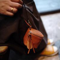 ราคา กระเป๋าใส่เหรียญหนังแท้ขนาดเล็กสไตล์ย้อนยุค กระเป๋าใส่กุญแจพร้อมสายหูฟัง ความจุขนาดใหญ่ กระเป๋าใส่เหรียญ กระเป๋าใส่เหรียญหนัง PU (24302051621)