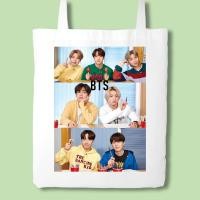 ราคา กระเป๋าผ้าแคนวาส กระเป๋าผ้าลายBTS บังทัน V 2 กระเป๋าสะพายข้างลายน่ารักสไตล์เกาหลี ถุงผ้า (22002815257)