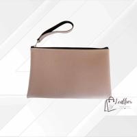 ราคา กระเป๋าหนัง ใส่ดินสอปากกา มีซับในบุกำมะหยี่ หนังเป็นทรง กันน้ำได้ 6x9 (24229358580)