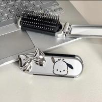 ราคา หวีแปรงพับได้ พร้อมกระจก ติดสติกเกอร์ Sanrio แปรงหวีผมแบบพกพา หวีแปรงนวดศีรษะ กระจก หวีแปรงป้องกันไฟฟ้าสถิตย์ (19837149056)