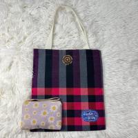 ราคา กระเป๋าผ้าขาวม้า กระเป๋าผ้าคราม ขนาด 10 x 9 นิ้ว แถมกระเป๋าใส่เหรียญใบเล็ก สั่ง 1 ได้ 2 ใบ กระเป๋าลายไทย ของที่ระลึก ของชำร่วย ของฝาก กระเป๋าพื้นเมือง (24432336971)
