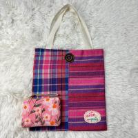 ราคา กระเป๋าผ้าขาวม้า กระเป๋าผ้าคราม ขนาด 10 x 9 นิ้ว แถมกระเป๋าใส่เหรียญใบเล็ก สั่ง 1 ได้ 2 ใบ กระเป๋าลายไทย ของที่ระลึก ของชำร่วย ของฝาก กระเป๋าพื้นเมือง (22864748497)